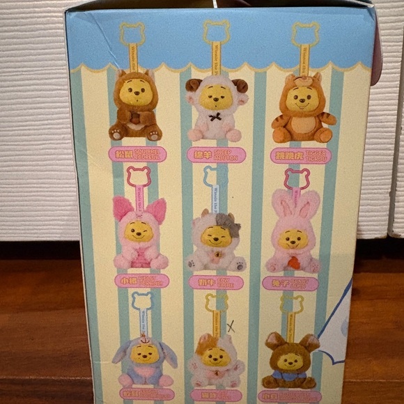 Miniso Winnie Surprise Box Pendant- Cat Chat- NIB - Picture 3 of 4